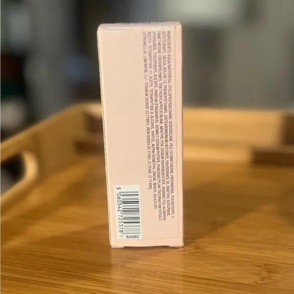 Charlotte Tilbury Airbrush Flawless Foundation - shade 4 Neutral - Picture 3 of 5